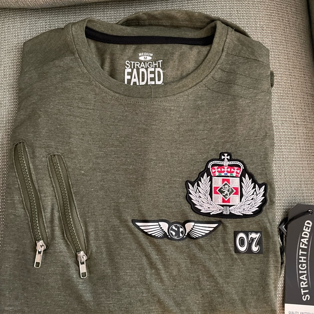 Mens Straight Faded NWT SZ M Pullover with Appliqué Zippers